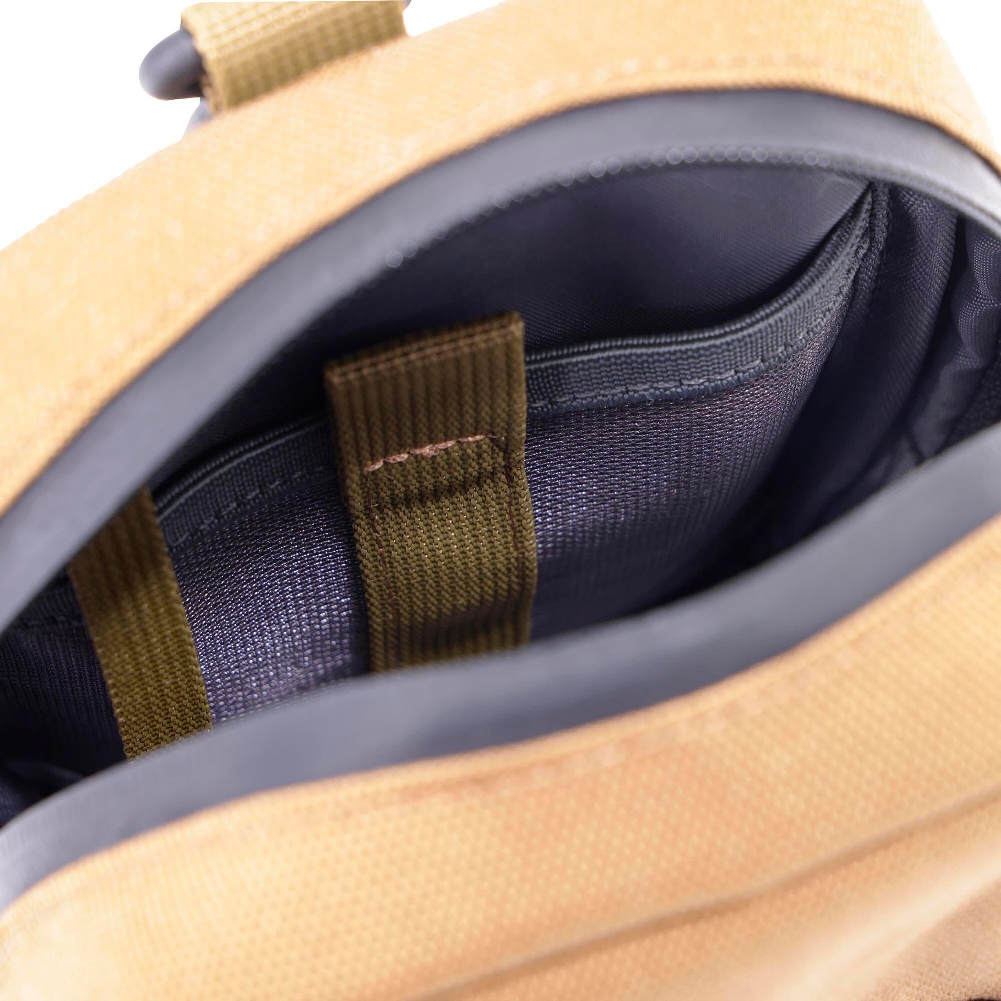 メインポケット