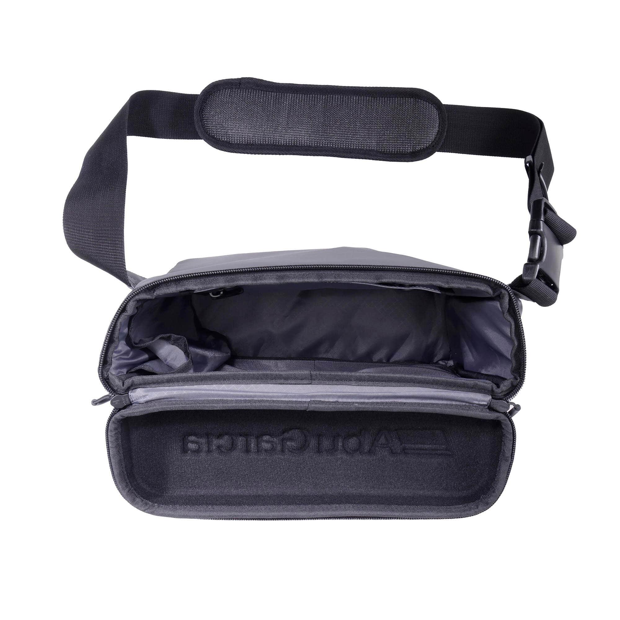 メインポケット